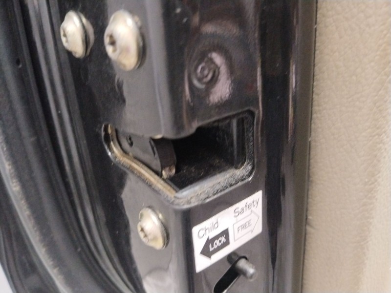 Recambio de puerta trasera izquierda para ssangyong rodius i 2.7 xdi referencia OEM IAM   