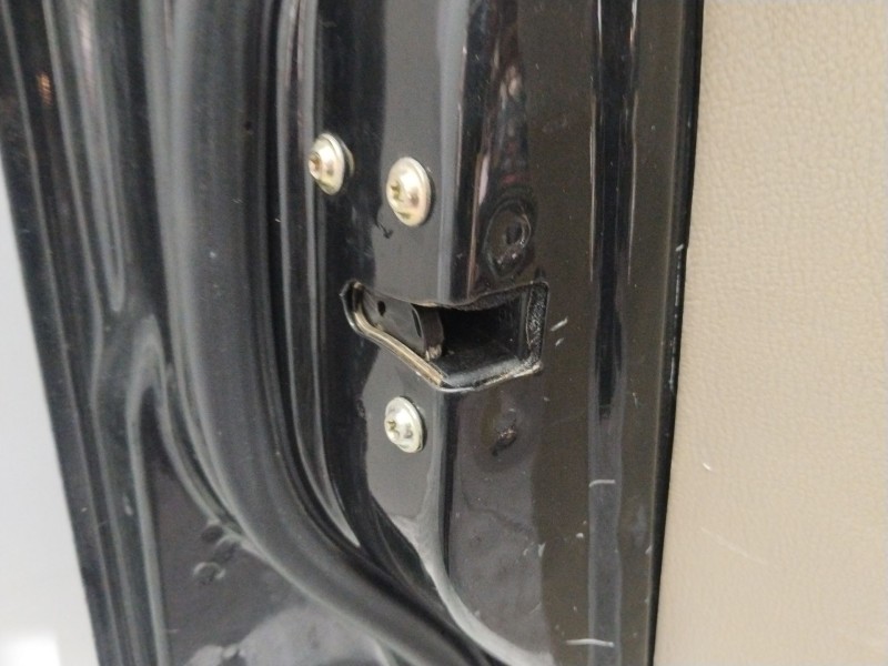 Recambio de puerta delantera izquierda para ssangyong rodius i 2.7 xdi referencia OEM IAM   