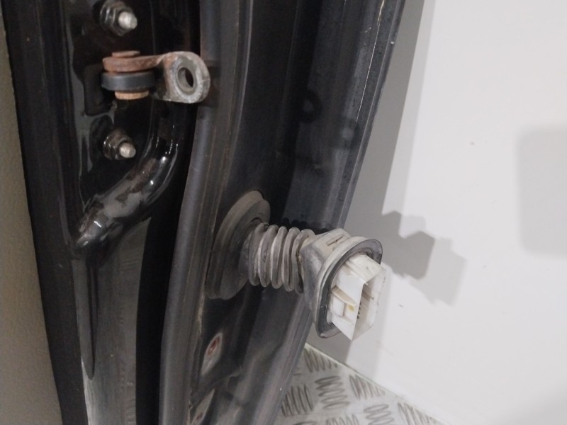 Recambio de puerta delantera izquierda para ssangyong rodius i 2.7 xdi referencia OEM IAM   