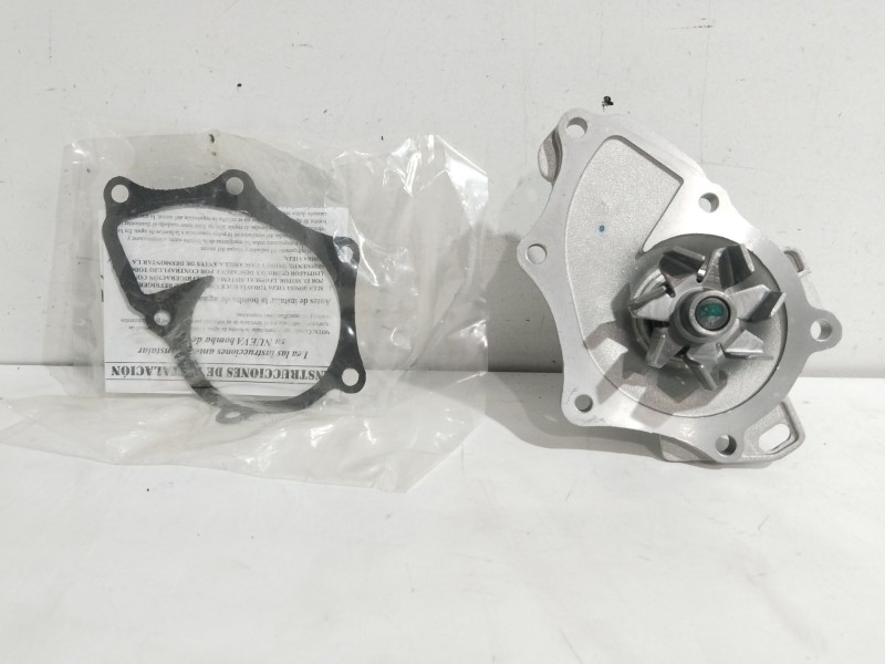 Recambio de bomba agua para toyota avensis (_t25_) 2.0 (azt250_) referencia OEM IAM 1623110380  