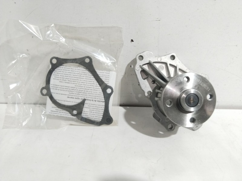 Recambio de bomba agua para toyota avensis (_t25_) 2.0 (azt250_) referencia OEM IAM 1623110380  