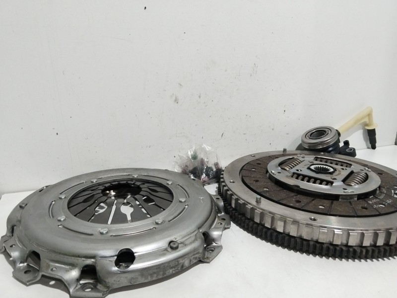 Recambio de kit embrague para nissan note (e11, ne11) 1.5 dci referencia OEM IAM 845077  