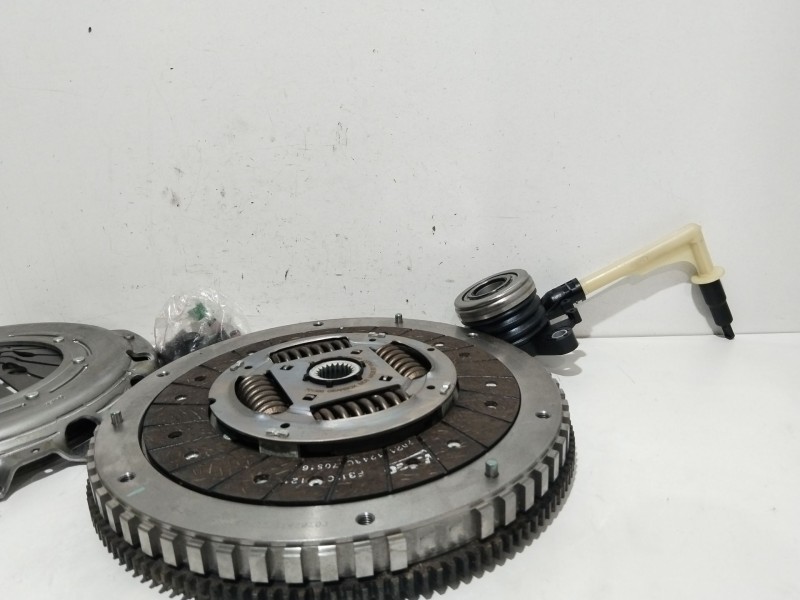 Recambio de kit embrague para nissan note (e11, ne11) 1.5 dci referencia OEM IAM 845077  