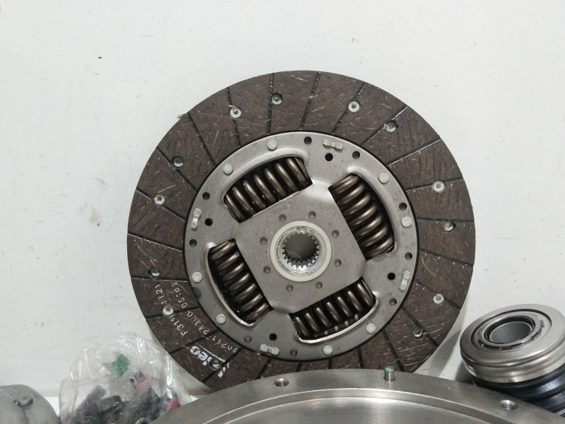 Recambio de kit embrague para nissan note (e11, ne11) 1.5 dci referencia OEM IAM 845077  