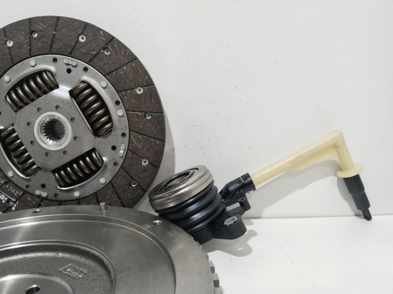 Recambio de kit embrague para nissan note (e11, ne11) 1.5 dci referencia OEM IAM 845077  