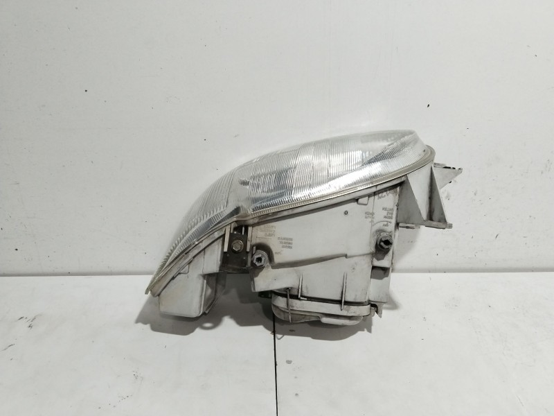 Recambio de faro izquierdo para ford escort berl./turnier clx berlina referencia OEM IAM 1076561  
