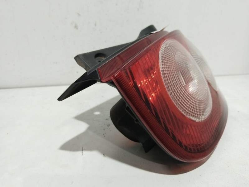 Recambio de piloto trasero izquierdo para nissan micra (k12e) acenta referencia OEM IAM 26559AX720  