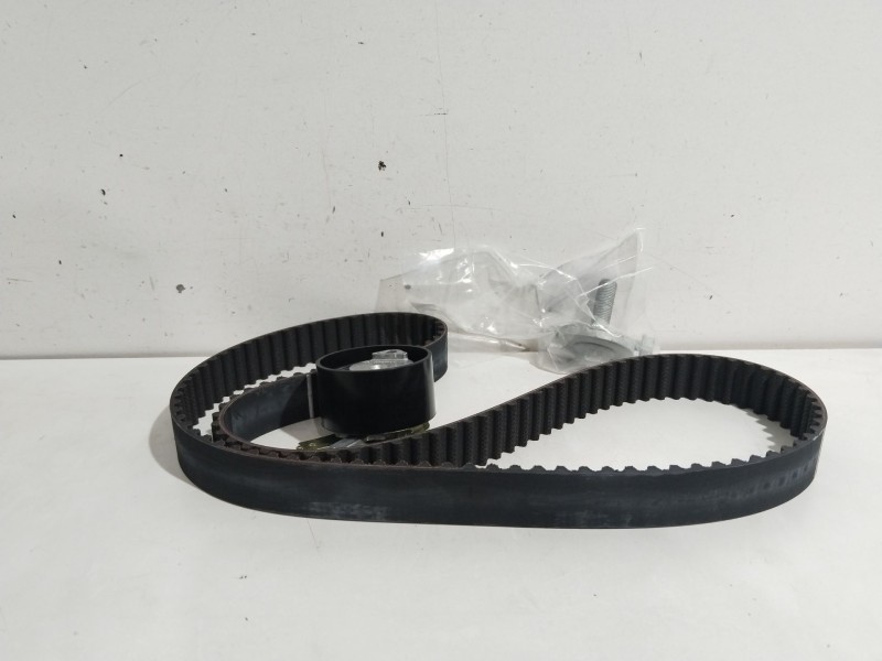 Recambio de kit distribucion para nissan micra iii (k12) 1.5 dci referencia OEM IAM K015578XS 1680600QAX 7701473120 Recambio de kit distribucion para nissan micra iii (k12) 1.5 dci referencia OEM IAM K015578XS 1680600QAX 7701473120