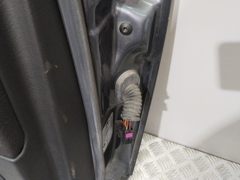 Recambio de puerta trasera izquierda para audi a4 avant (8e) 1.8 t referencia OEM IAM 8E0833051J GRIS 