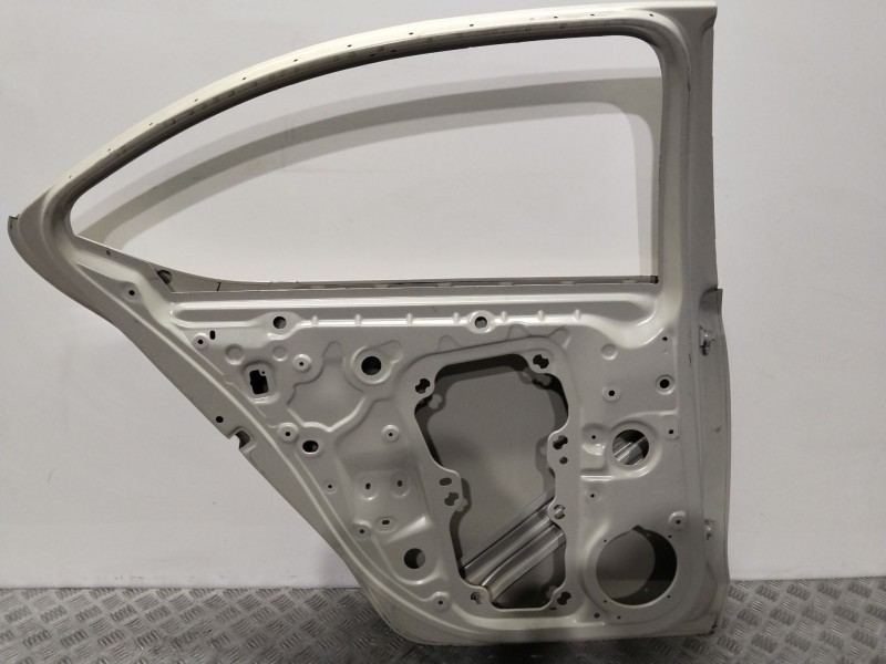 Recambio de puerta trasera izquierda para skoda octavia lim. (nx3) referencia OEM IAM  5E6833311 