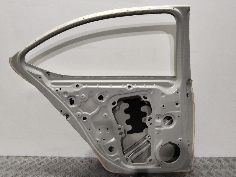 Recambio de puerta trasera izquierda para skoda octavia lim. (nx3) referencia OEM IAM  5E6833311 