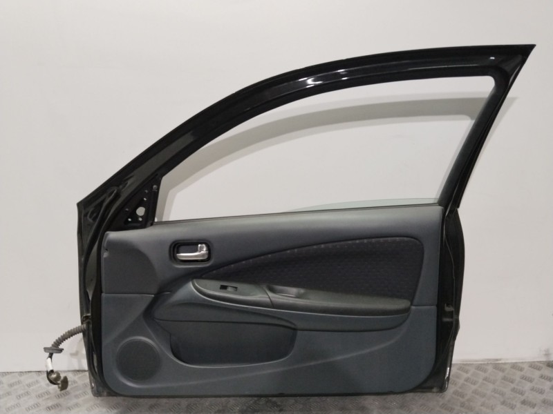 Recambio de puerta delantera derecha para nissan almera ii hatchback (n16) 1.5 referencia OEM IAM 801005M332  NEGRO