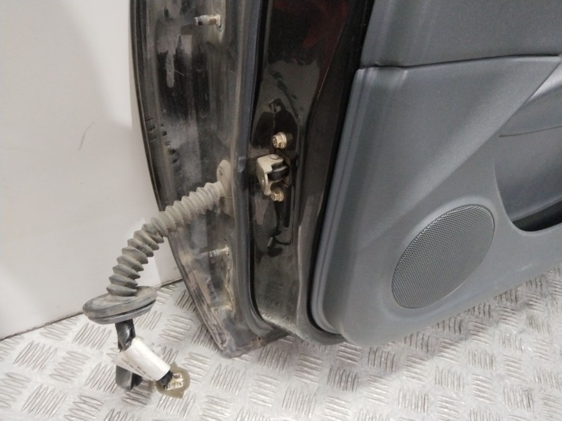 Recambio de puerta delantera derecha para nissan almera ii hatchback (n16) 1.5 referencia OEM IAM 801005M332  NEGRO