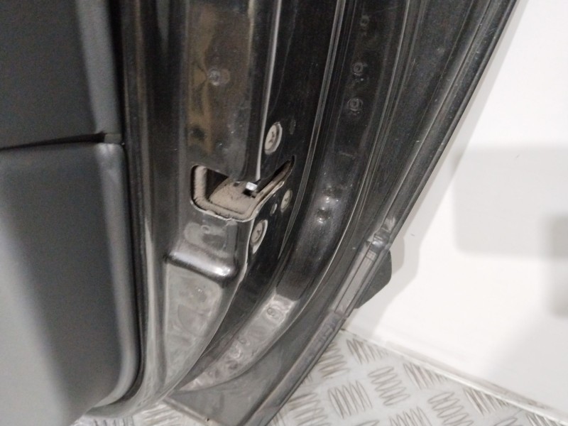 Recambio de puerta delantera derecha para nissan almera ii hatchback (n16) 1.5 referencia OEM IAM 801005M332  NEGRO