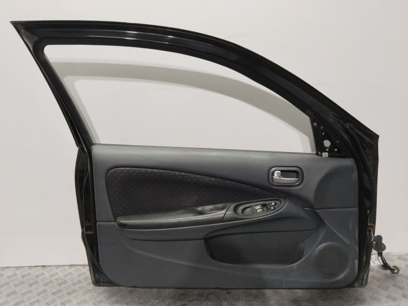Recambio de puerta delantera izquierda para nissan almera ii hatchback (n16) 1.5 referencia OEM IAM 801015M332  NEGRO