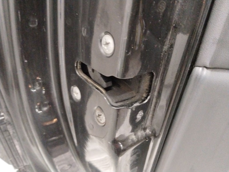 Recambio de puerta delantera izquierda para nissan almera ii hatchback (n16) 1.5 referencia OEM IAM 801015M332  NEGRO