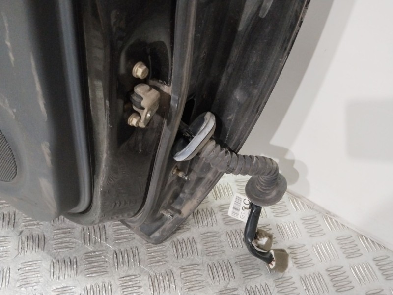 Recambio de puerta delantera izquierda para nissan almera ii hatchback (n16) 1.5 referencia OEM IAM 801015M332  NEGRO