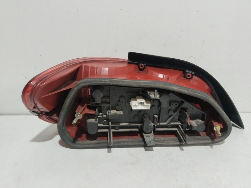 Recambio de piloto trasero derecho para peugeot 406 (8b) 2.0 hdi 110 referencia OEM IAM 9630364777  