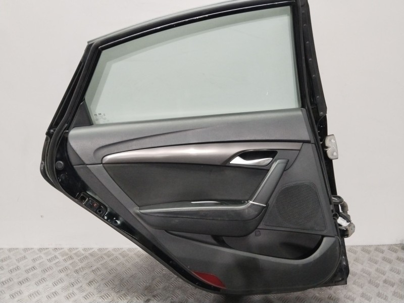Recambio de puerta trasera izquierda para hyundai i40 cab bluedrive referencia OEM IAM 770033Z300  NEGRO