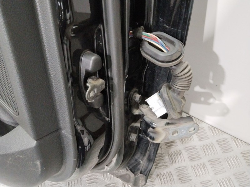 Recambio de puerta trasera izquierda para hyundai i40 cab bluedrive referencia OEM IAM 770033Z300  NEGRO