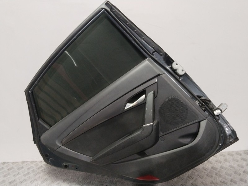 Recambio de puerta trasera izquierda para hyundai i40 cab bluedrive referencia OEM IAM 770033Z300  NEGRO