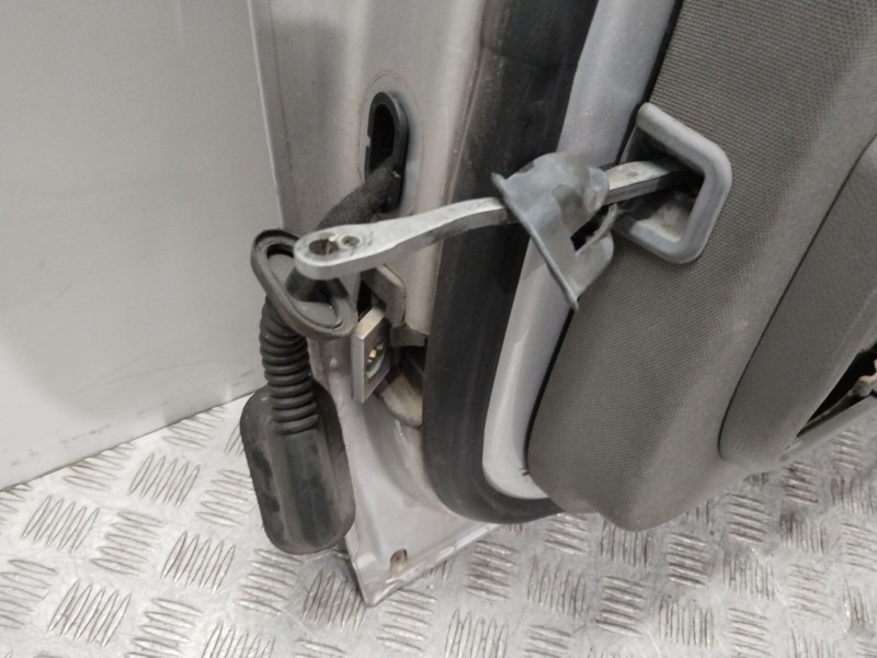 Recambio de puerta delantera derecha para audi a2 (8z) 1.4 referencia OEM IAM  PLATA 