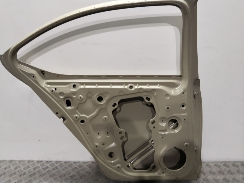 Recambio de puerta trasera izquierda para skoda octavia lim. (nx3) referencia OEM IAM  5E6833311 