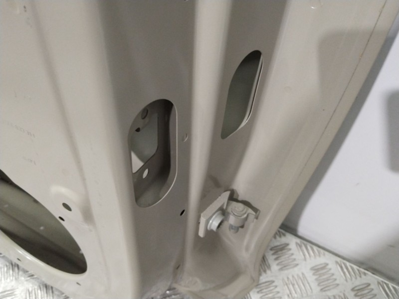 Recambio de puerta trasera izquierda para skoda octavia lim. (nx3) referencia OEM IAM  5E6833311 