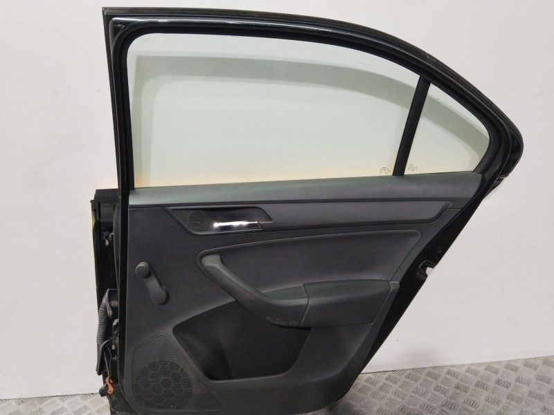 Recambio de puerta trasera derecha para seat toledo (kg3) style referencia OEM IAM 5JA833052C  AMAILLO