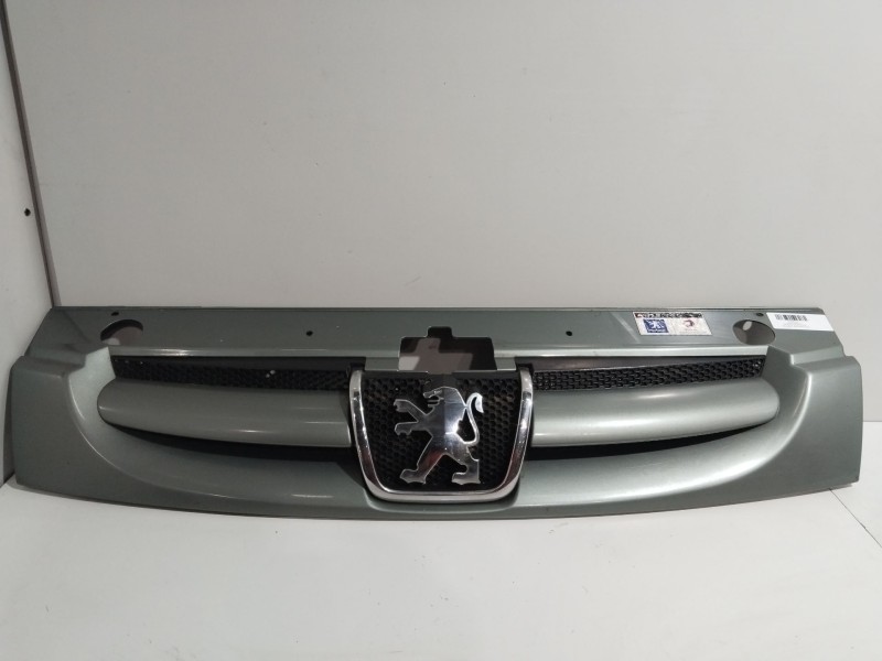 Recambio de rejilla delantera para peugeot partner (s2) combi plus referencia OEM IAM 9644758777  GRIS