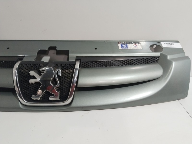 Recambio de rejilla delantera para peugeot partner (s2) combi plus referencia OEM IAM 9644758777  GRIS