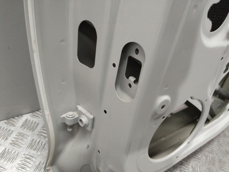 Recambio de puerta trasera derecha para skoda octavia lim. (nx3) referencia OEM IAM  5E6833312 