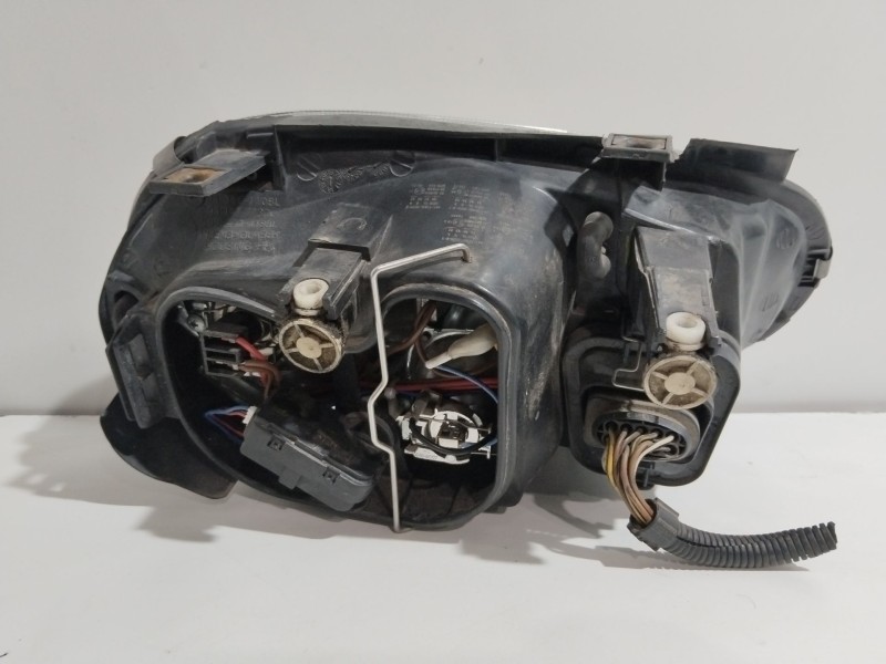 Recambio de faro izquierdo para volkswagen golf iv (1j1) 1.6 fsi referencia OEM IAM 4411130L  