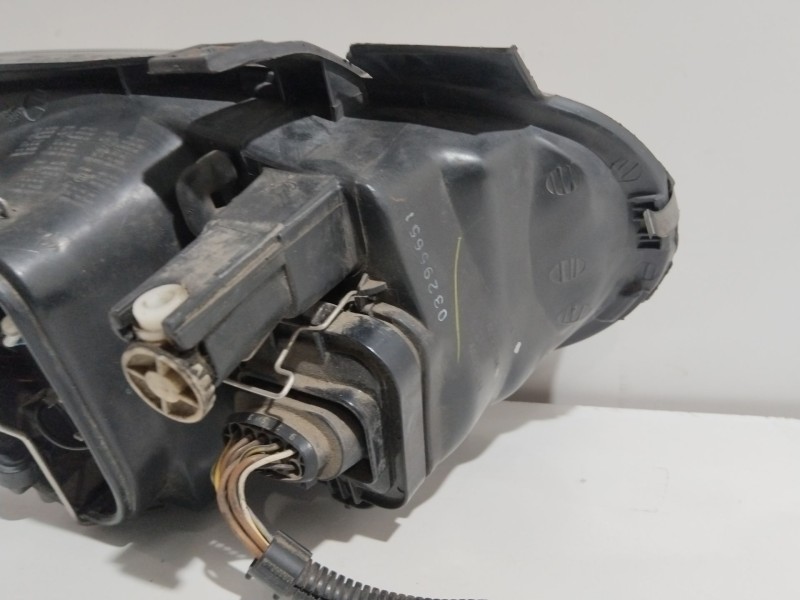 Recambio de faro izquierdo para volkswagen golf iv (1j1) 1.6 fsi referencia OEM IAM 4411130L  