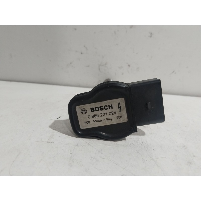 Recambio de bobina encendido para audi a4 berlina (8e) 2.0 referencia OEM IAM 0986221024  