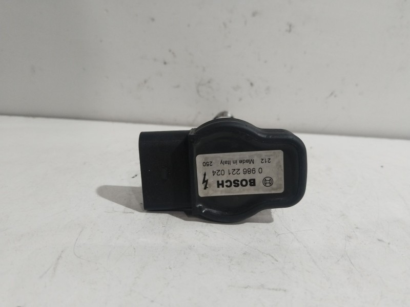 Recambio de bobina encendido para audi a4 berlina (8e) 2.0 referencia OEM IAM 0986221024  