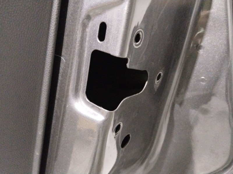 Recambio de puerta trasera derecha para opel zafira b cosmo referencia OEM IAM 13203016 GRIS 