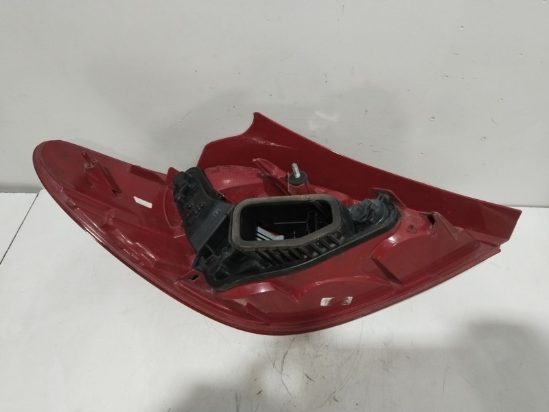 Recambio de piloto trasero derecho para peugeot 207/207+ (wa_, wc_) 1.4 hdi referencia OEM IAM 9686565980  