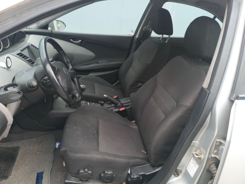 nissan primera hatchback (p12) del año 2003 nissan primera hatchback (p12) del año 2003