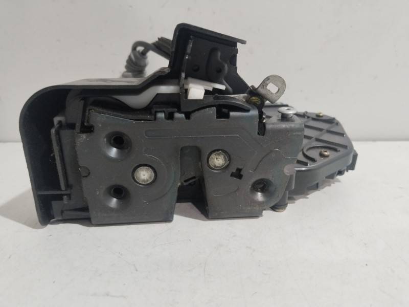 Recambio de cerradura puerta delantera derecha para volvo v50 familiar 1.8 kinetic referencia OEM IAM 31253658  