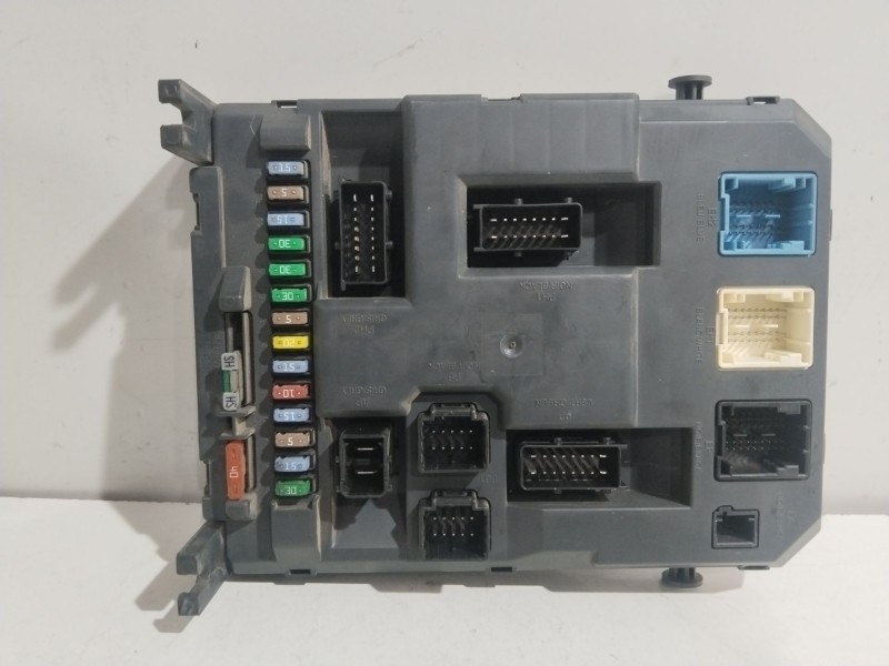 Recambio de caja reles / fusibles para peugeot 207/207+ (wa_, wc_) 1.4 hdi referencia OEM IAM 9666951980  