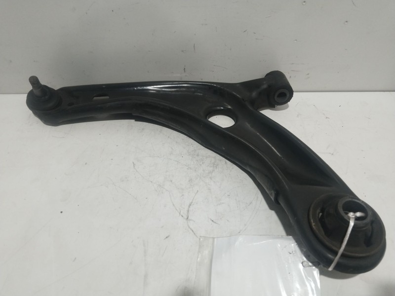 Recambio de brazo suspension inferior delantero izquierdo para toyota yaris hybrid active referencia OEM IAM   