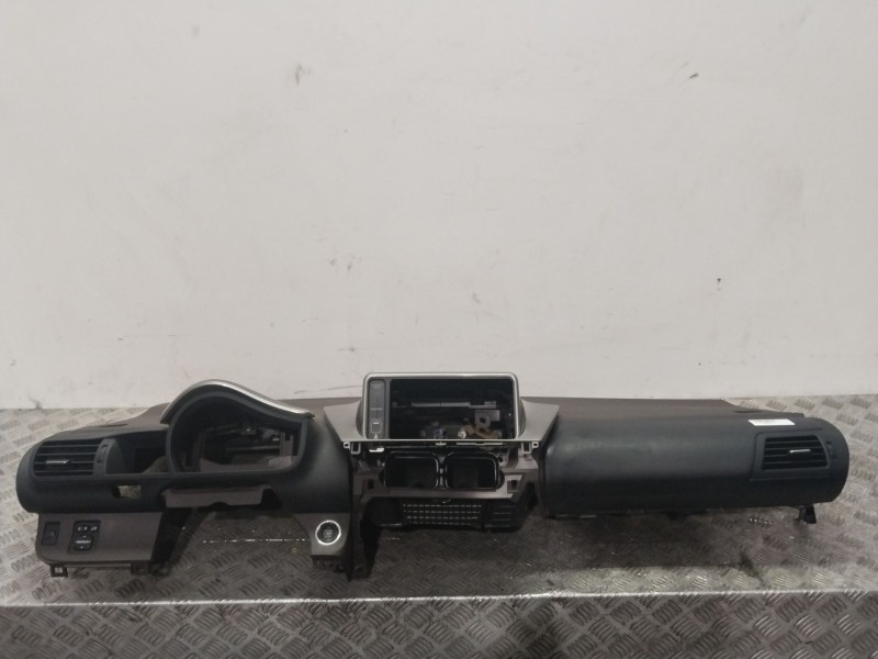 Recambio de salpicadero para toyota iq 2 referencia OEM IAM   