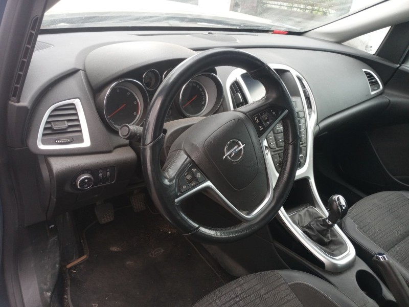 opel astra j (p10) del año 2015