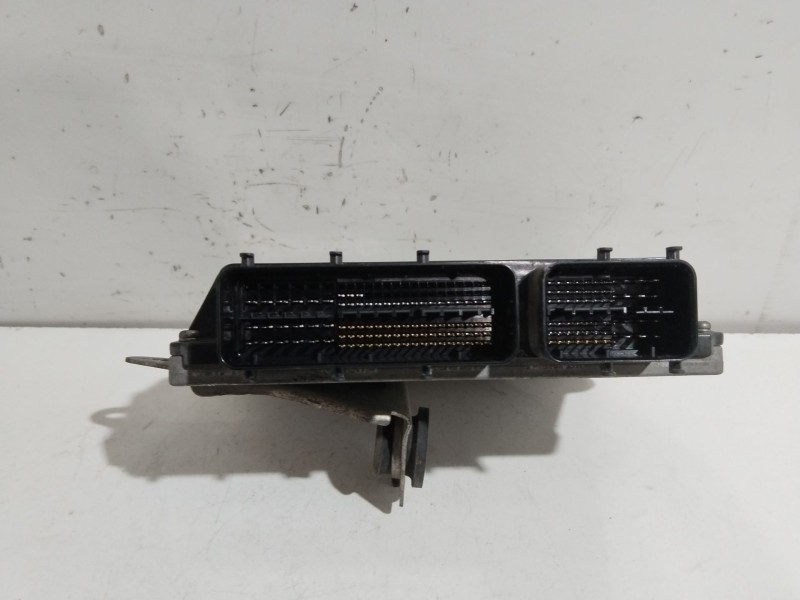 Recambio de centralita motor uce para toyota iq 2 referencia OEM IAM 8966174040  