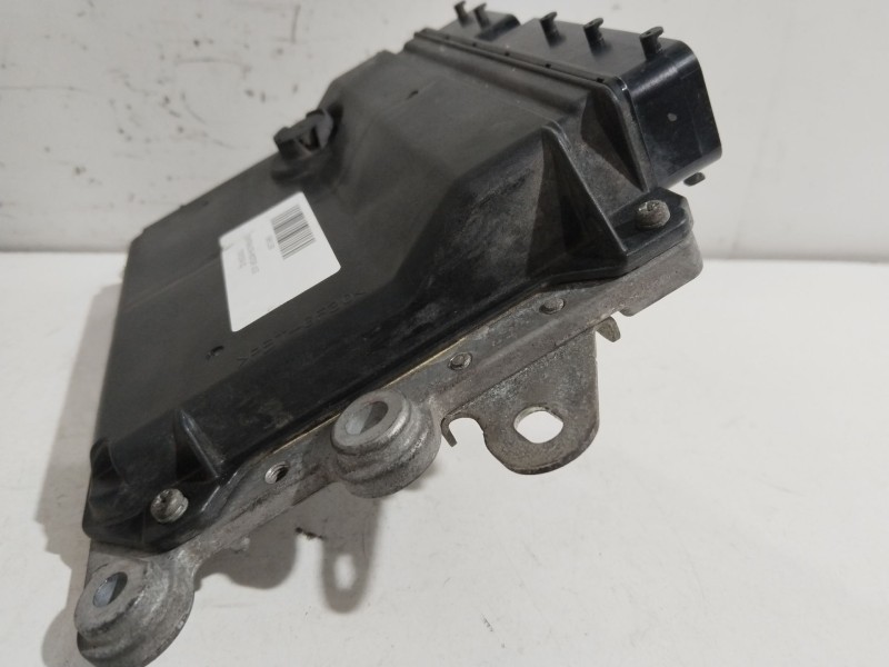 Recambio de centralita motor uce para toyota iq 2 referencia OEM IAM 8966174040  
