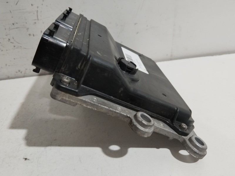 Recambio de centralita motor uce para toyota iq 2 referencia OEM IAM 8966174040  