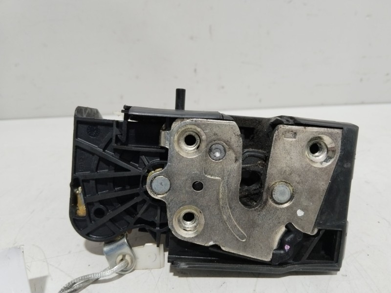 Recambio de cerradura puerta trasera derecha para dacia sandero ambiance referencia OEM IAM 825022281R  