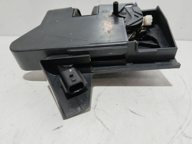 Recambio de cerradura puerta trasera derecha para dacia sandero ambiance referencia OEM IAM 825022281R  