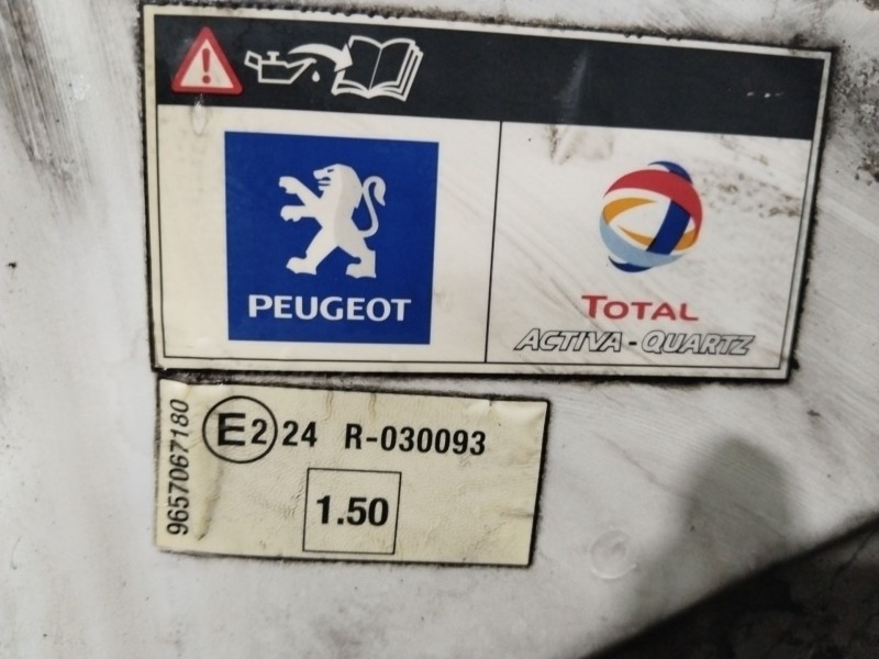 Recambio de capot para peugeot 207 xt referencia OEM IAM 9657067180  BLANCO